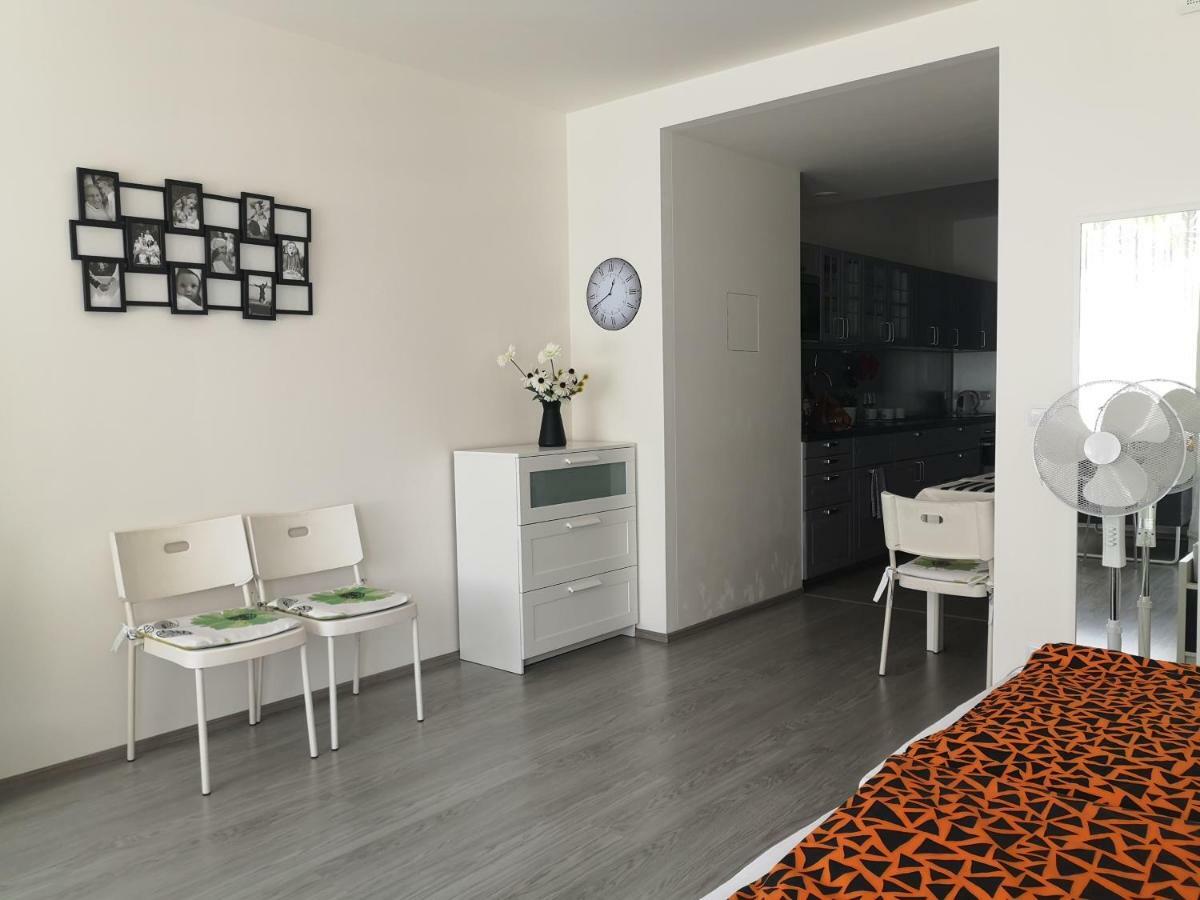 Nice And Refreshing Flat In Praha Bagian luar foto
